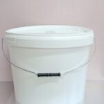 Plastična kanta poklopac metalna ručka 18L